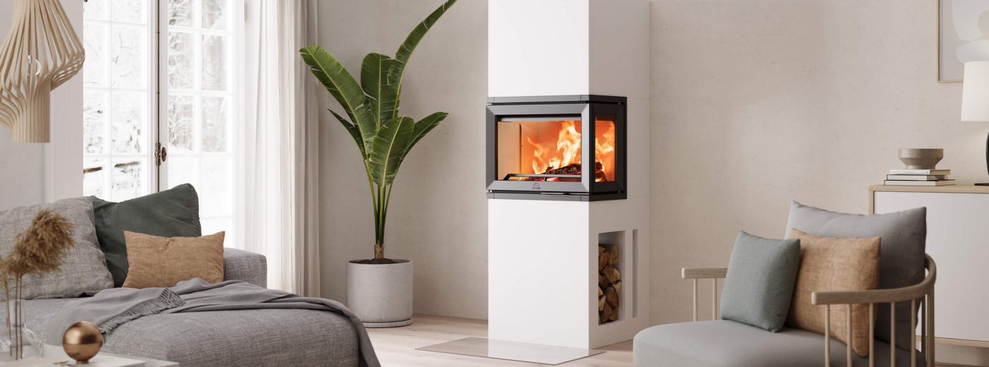 Jøtul FS 520 FRL peis glass på tre sider i lys skandinavisk stue